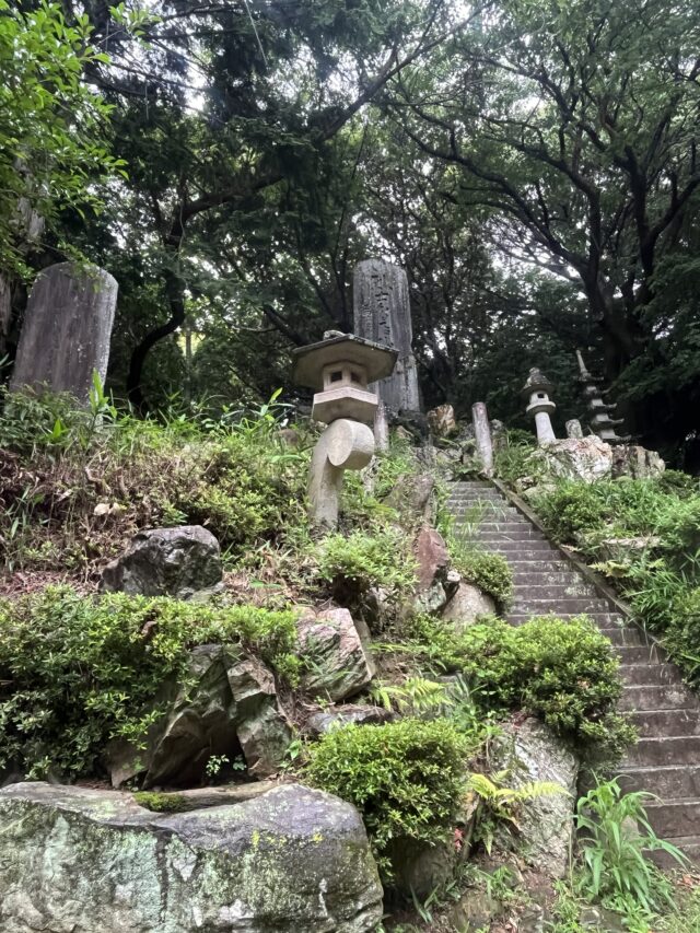 鳥居強右衛門の碑