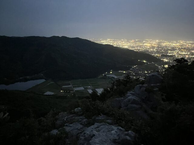山と夜景