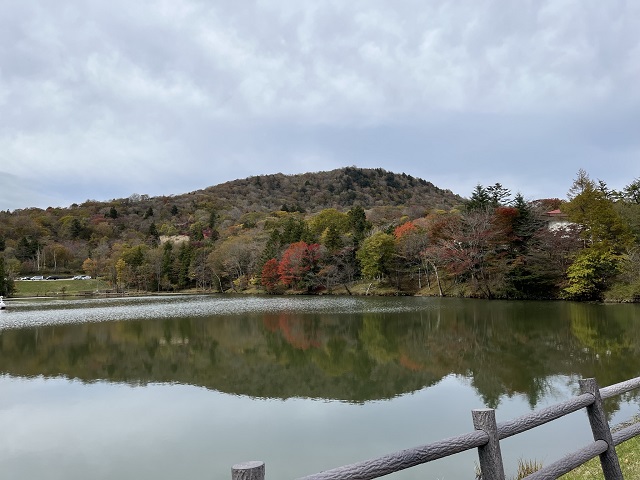 矢筈池から見る茶臼山