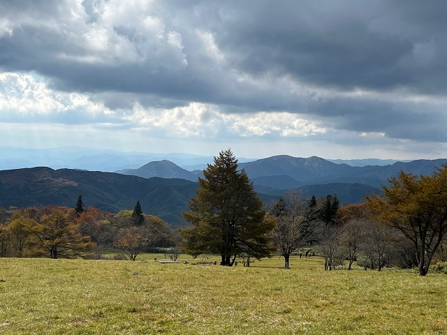 茶臼山自由の広場